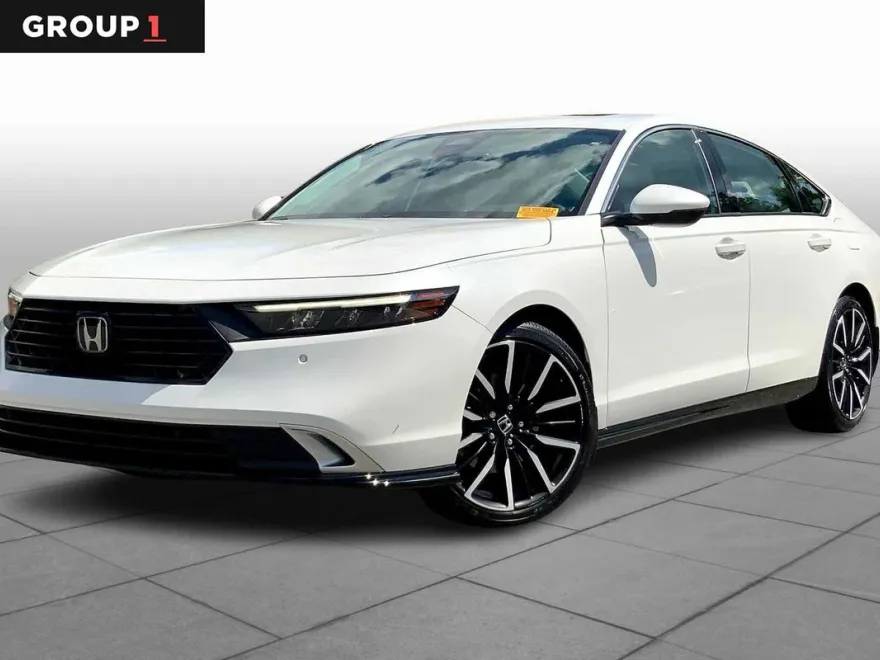 2023 Honda Accord Hybrid Touring photo 1
