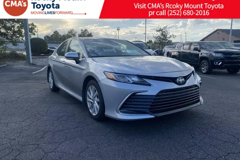 2023 Toyota Camry LE photo 1