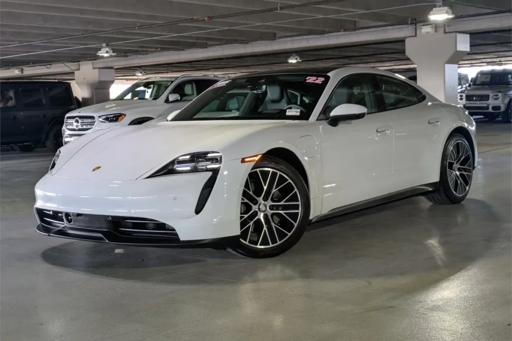 2022 Porsche Taycan photo 1