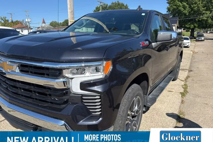 2022 Chevrolet Silverado 1500 LT photo 1