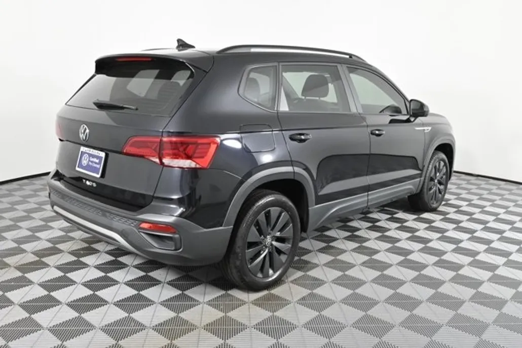 2022 Volkswagen Taos S photo 1