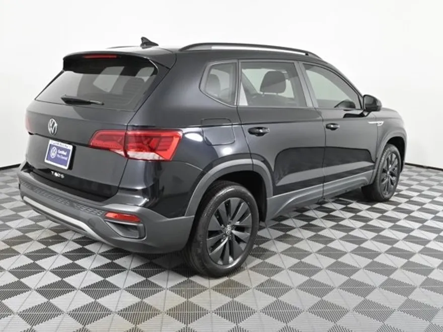 2022 Volkswagen Taos S photo 1