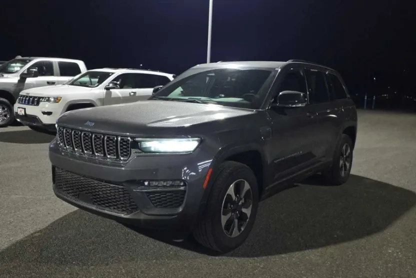 2024 Jeep Cherokee Limited 4xe photo 1