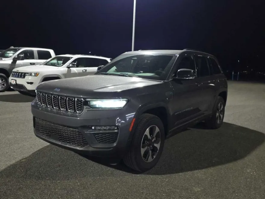 2024 Jeep Cherokee Limited 4xe photo 1
