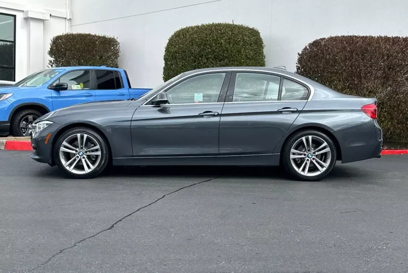 2017 Bmw 330i photo 1