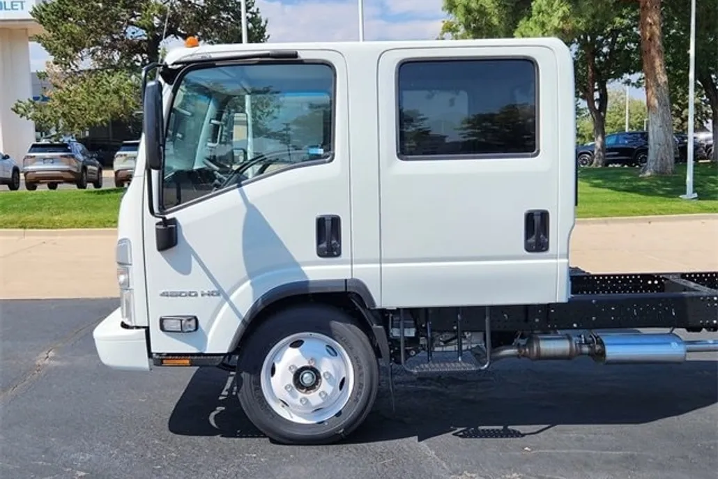 2025 Chevrolet Silverado 4500HD photo 1