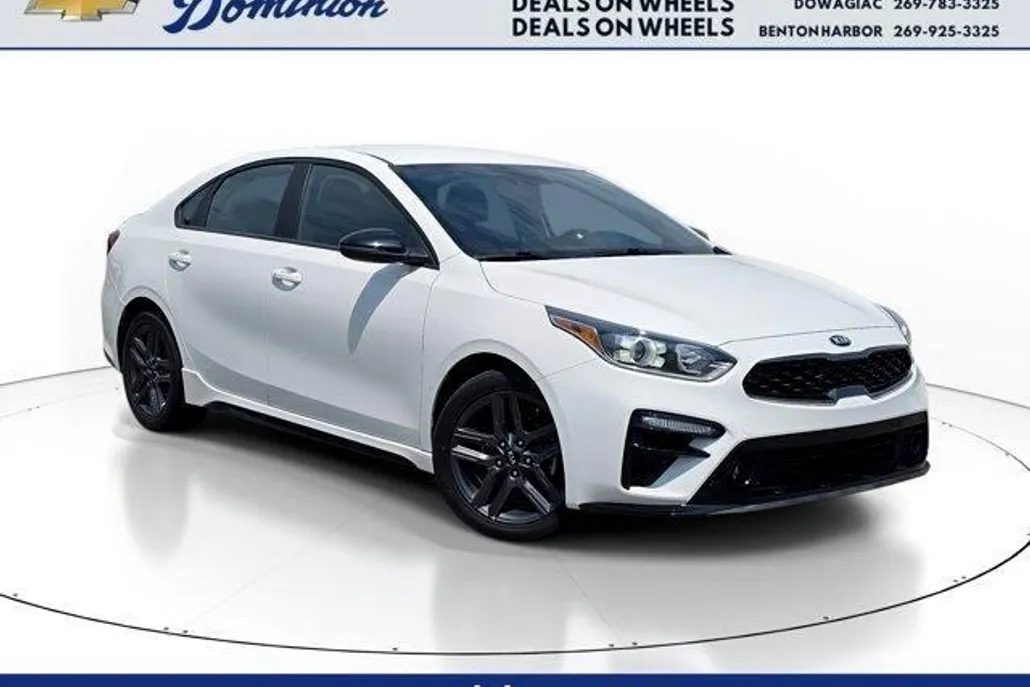 2021 Kia Forte GT-Line photo 1