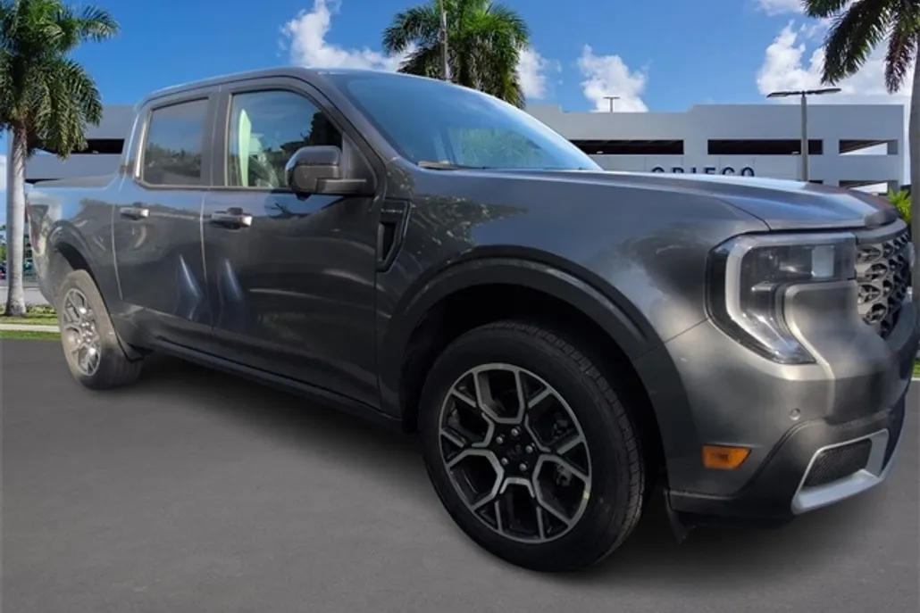 2025 Ford Maverick Lariat photo 1