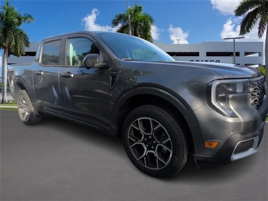 2025 Ford Maverick Lariat photo 1