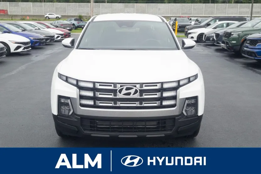 2025 Hyundai Santa Cruz SE photo 1