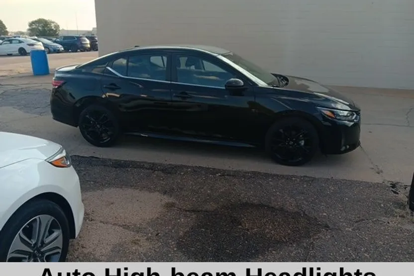2025 Nissan Sentra SR photo 1