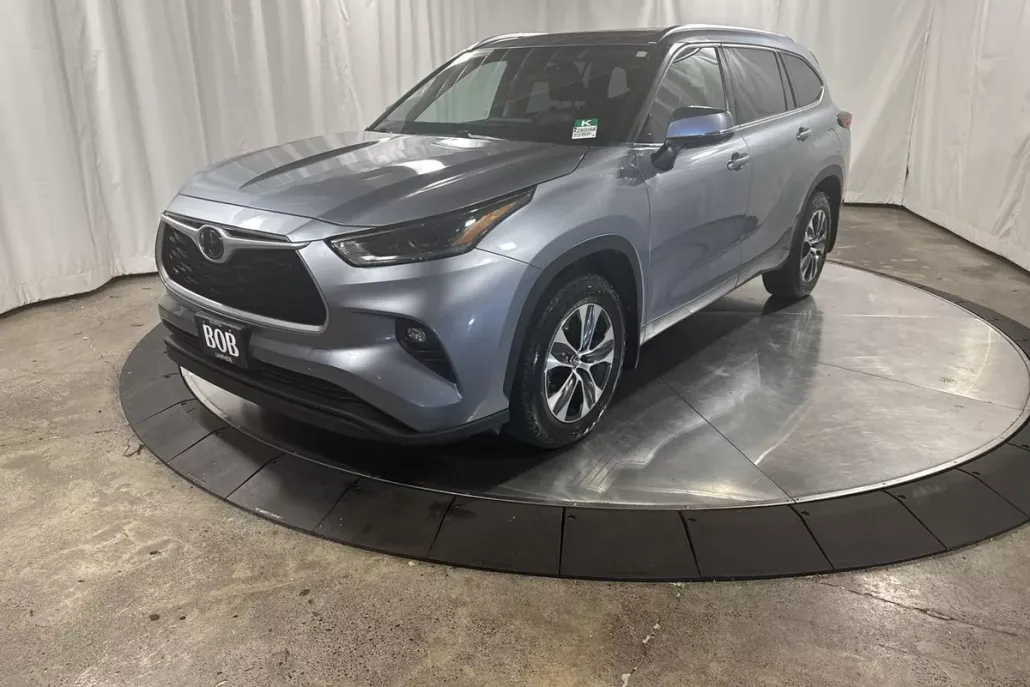 2021 Toyota Highlander XLE photo 1