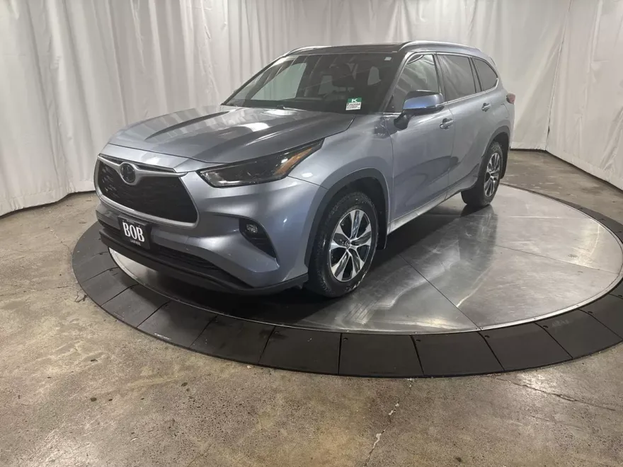 2021 Toyota Highlander XLE photo 1