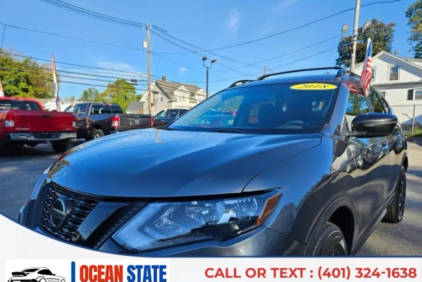 2018 Nissan Rogue SV photo 1