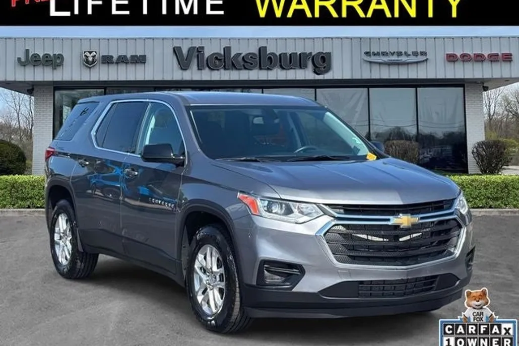 2021 Chevrolet Traverse LS photo 1