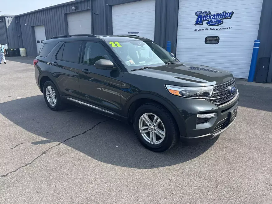 2022 Ford Explorer XLT photo 1