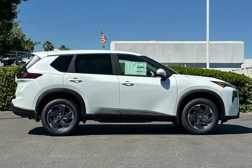 2026 Nissan Rogue SV photo 1