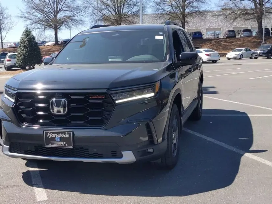 2025 Honda Pilot TrailSport photo 1