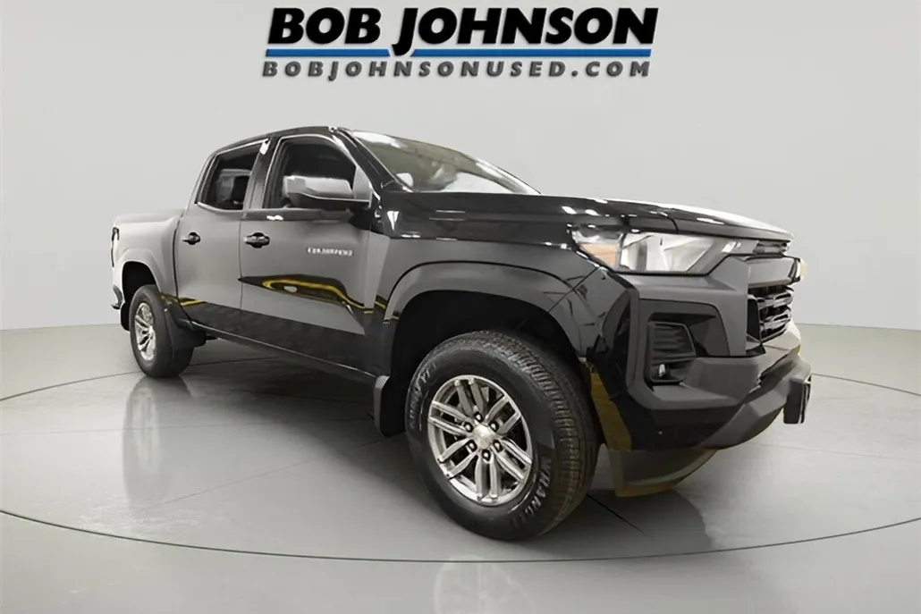 2024 Chevrolet Colorado LT photo 1