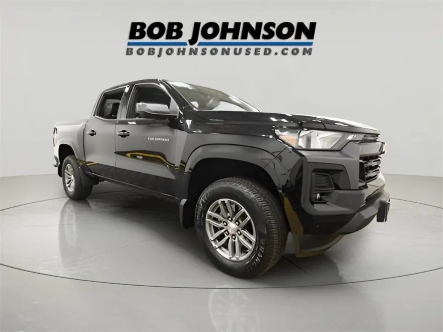 2024 Chevrolet Colorado LT photo 1