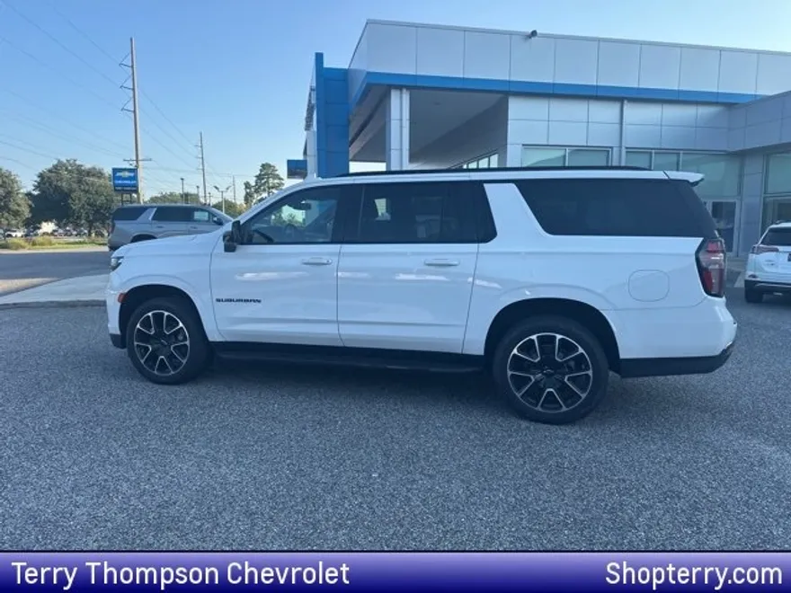 2022 Chevrolet Suburban RST photo 1