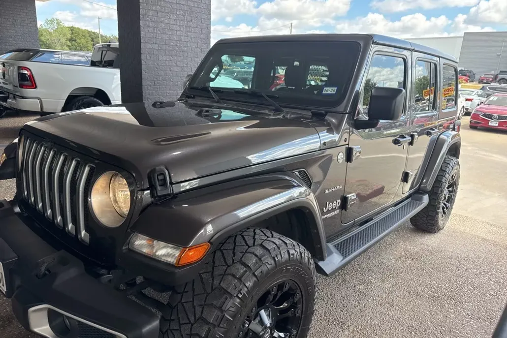 2022 Jeep Wrangler Unlimited Sahara photo 1