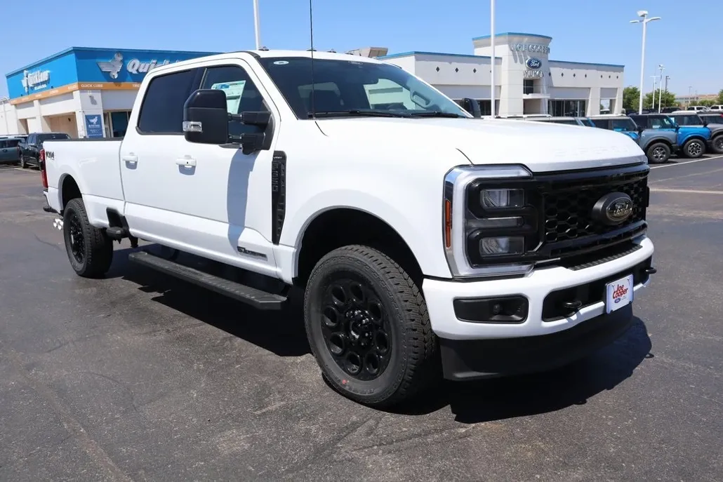 2025 Ford F-350 Lariat photo 1