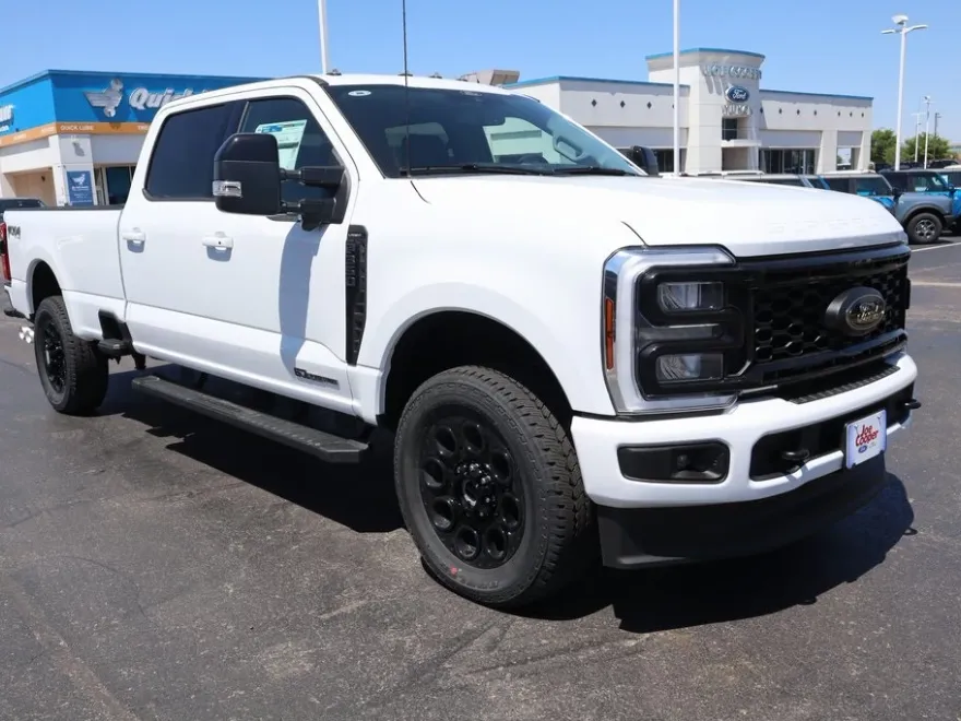 2025 Ford F-350 Lariat photo 1
