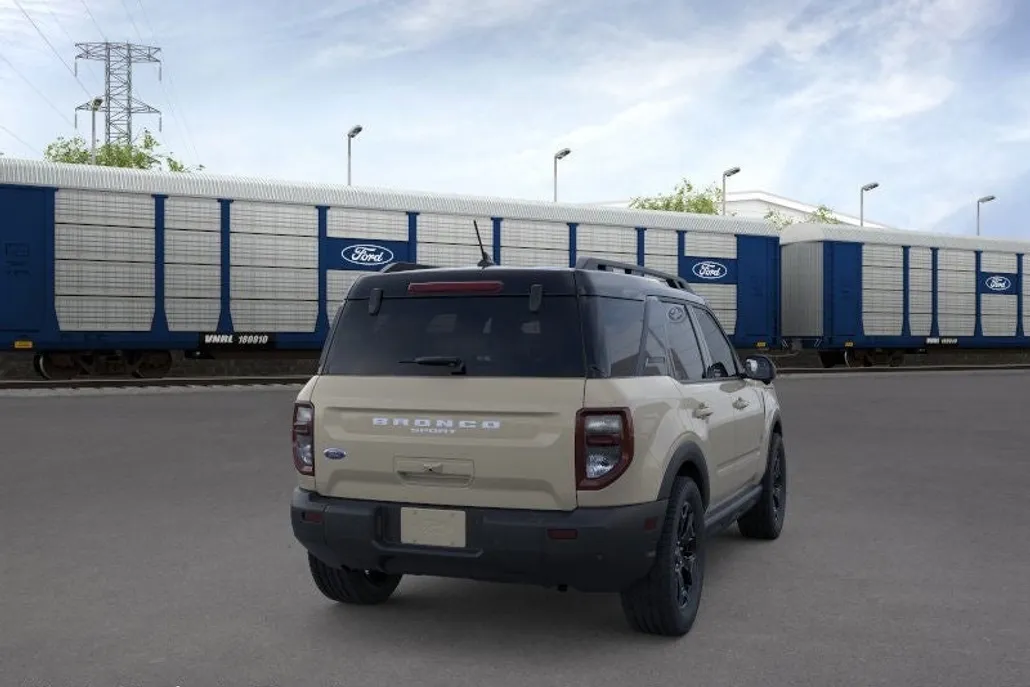 2025 Ford Bronco Sport Outer Banks photo 1