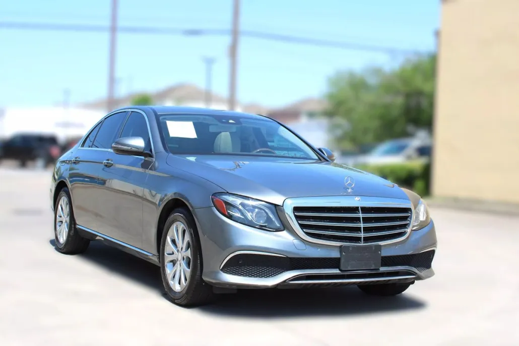 2017 Mercedes Benz E 300 Sedan photo 1
