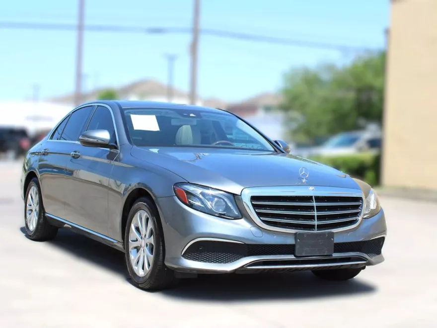 2017 Mercedes Benz E 300 Sedan photo 1