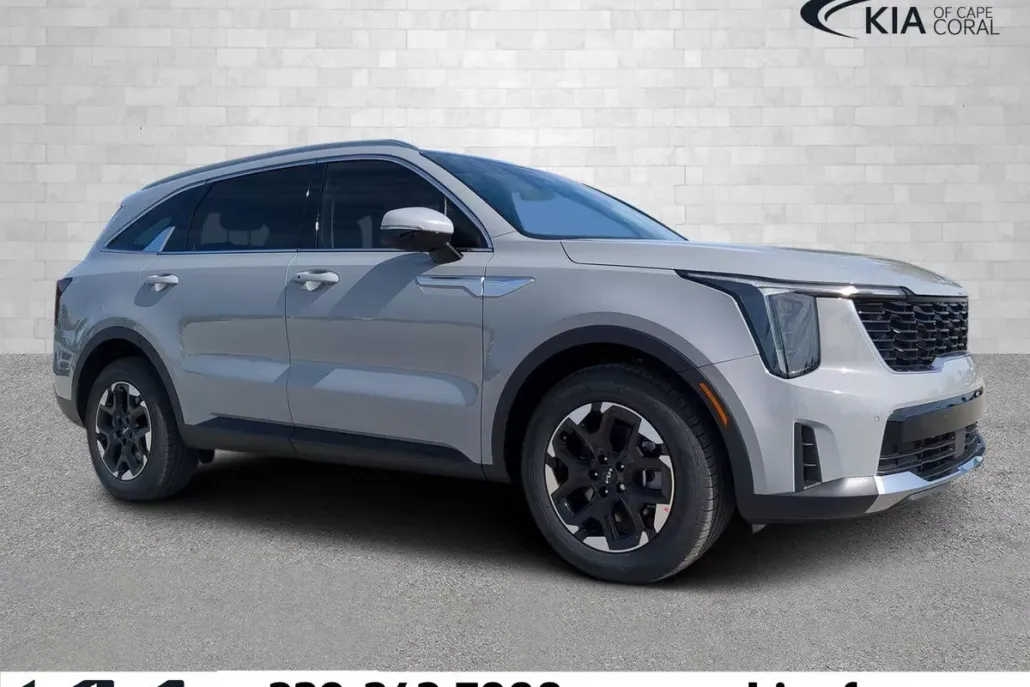 2024 Kia Sorento S photo 1