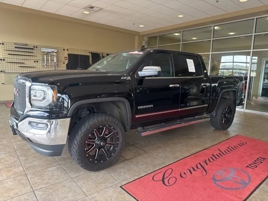2017 Gmc Sierra 1500 SLT photo 1
