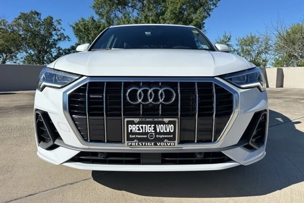 2022 Audi Q3 45 TFSI S line Premium photo 1