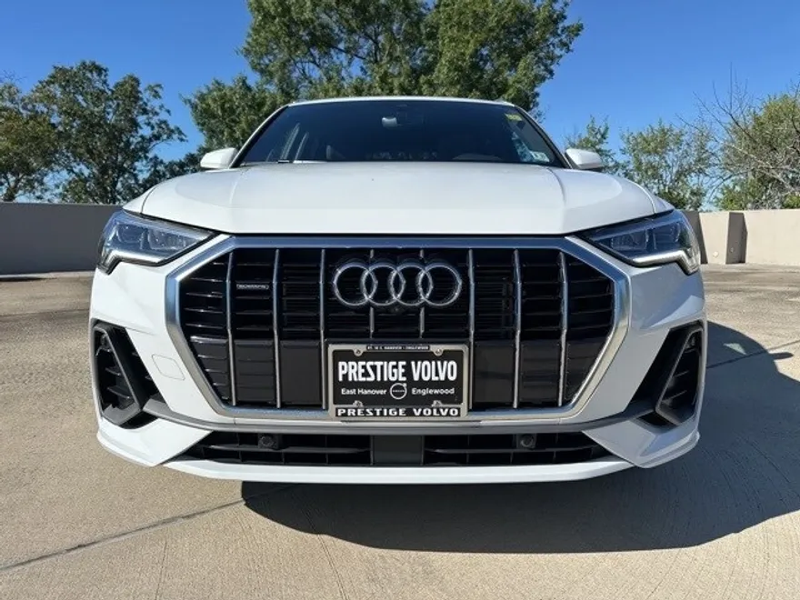 2022 Audi Q3 45 TFSI S line Premium photo 1