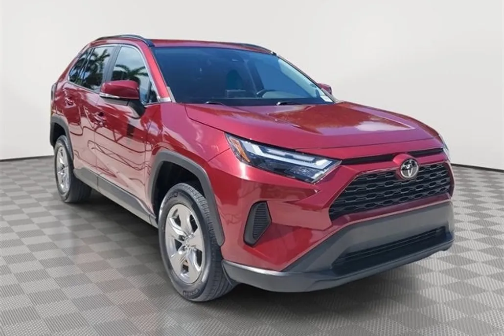 2022 Toyota RAV4 XLE photo 1