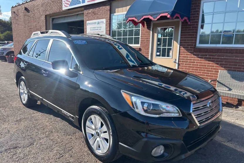 2015 Subaru Outback 2.5i Premium photo 1