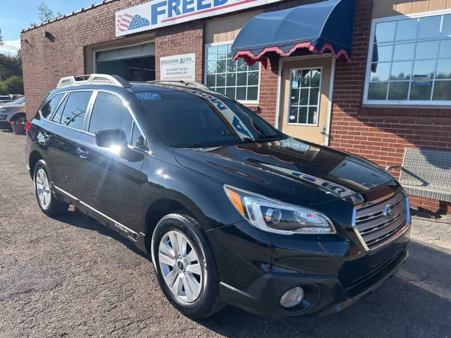 2015 Subaru Outback 2.5i Premium photo 1