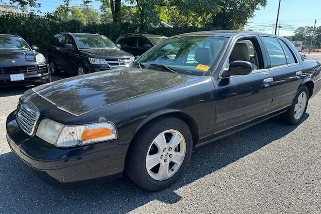 2011 Ford Crown Victoria LX photo 1