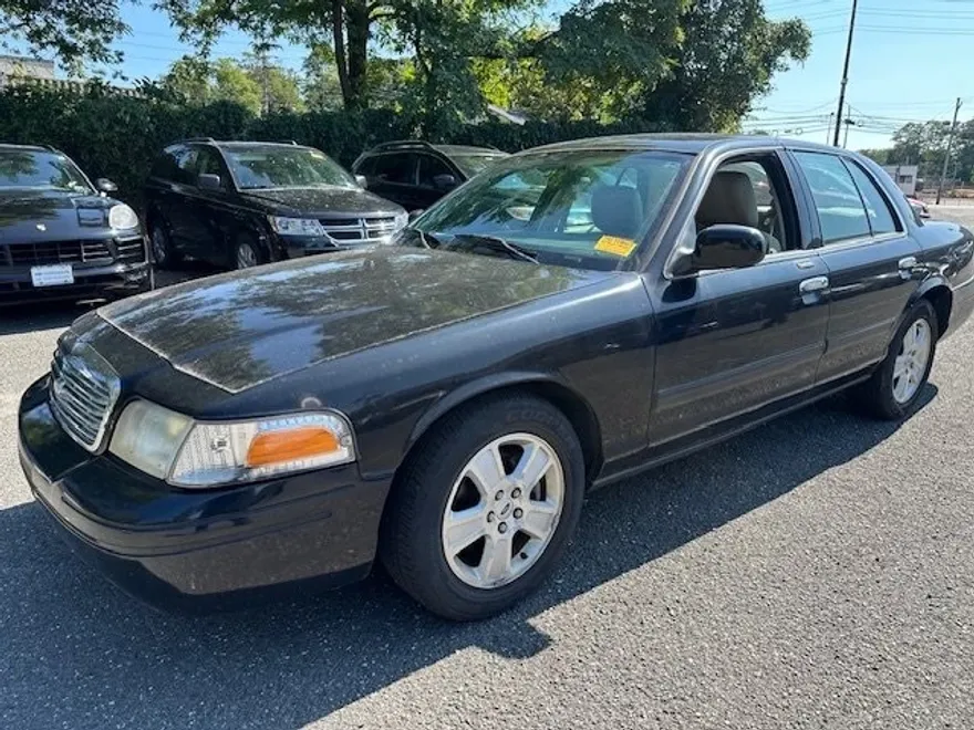 2011 Ford Crown Victoria LX photo 1