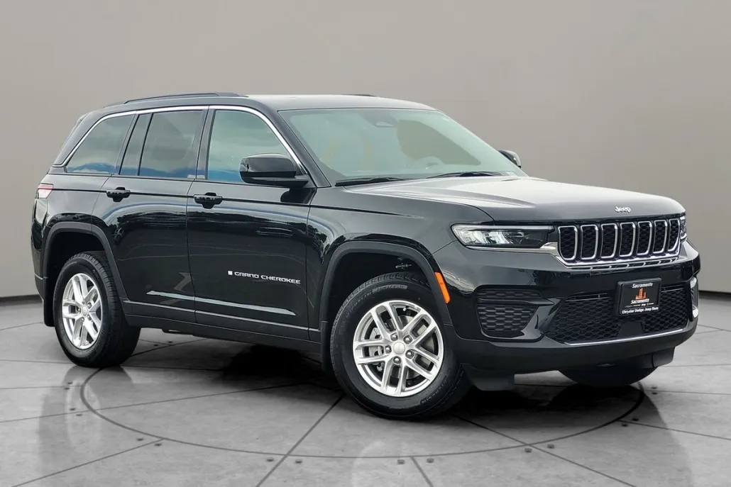 2025 Jeep Grand Cherokee Laredo Altitude photo 1
