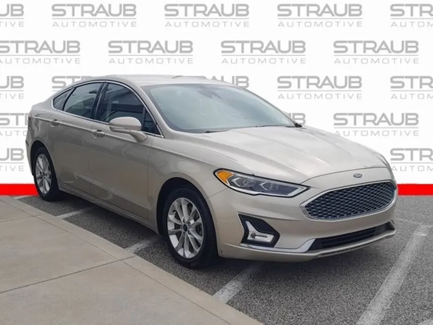 2019 Ford Fusion Energi Titanium photo 1