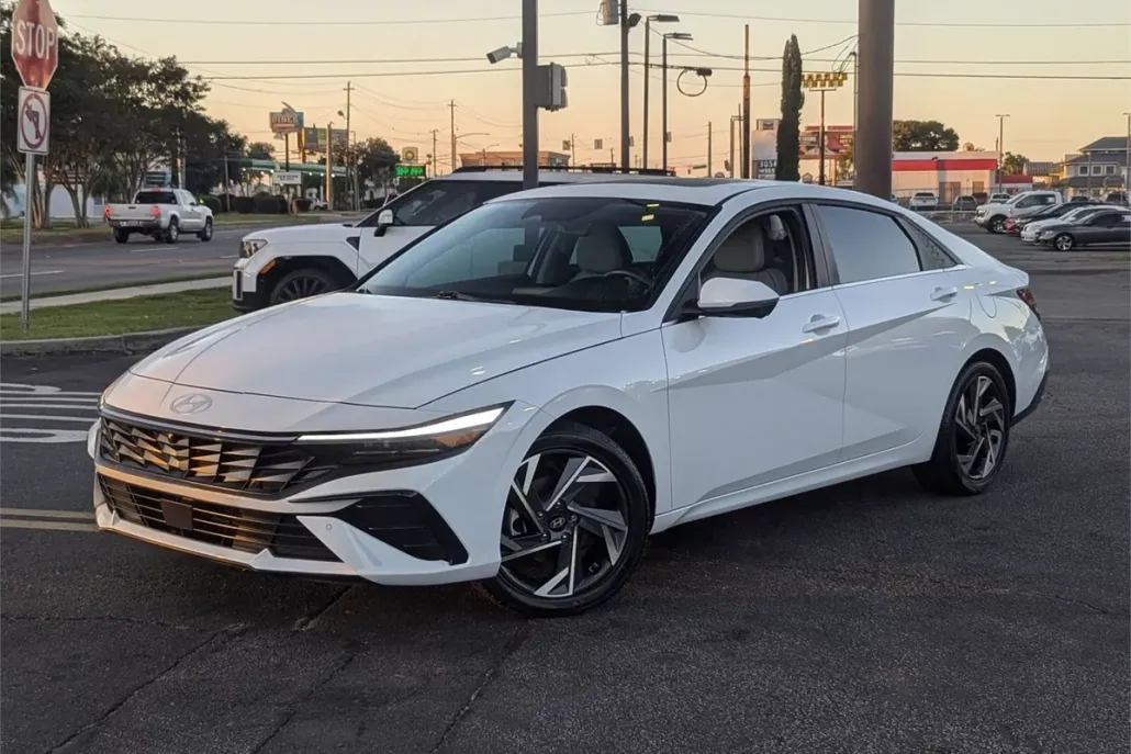 2024 Hyundai Elantra Limited photo 1