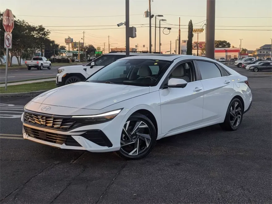 2024 Hyundai Elantra Limited photo 1