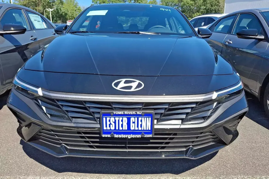 2025 Hyundai Elantra SEL Sport photo 1