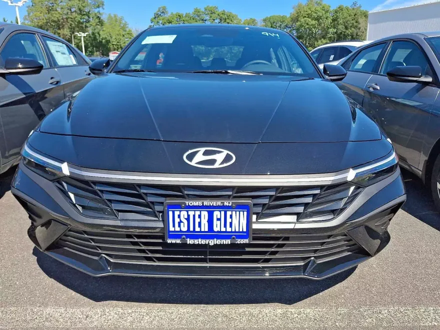 2025 Hyundai Elantra SEL Sport photo 1