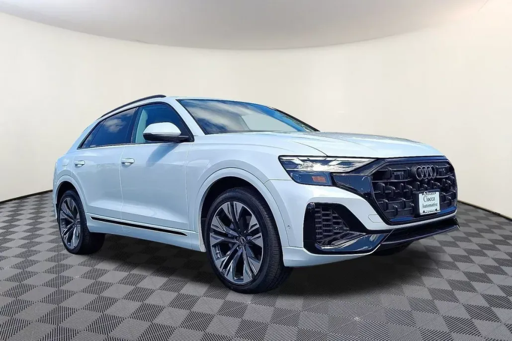2025 Audi Q8 55 Premium Plus photo 1