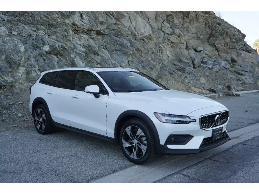 2024 Volvo V60 B5 photo 1