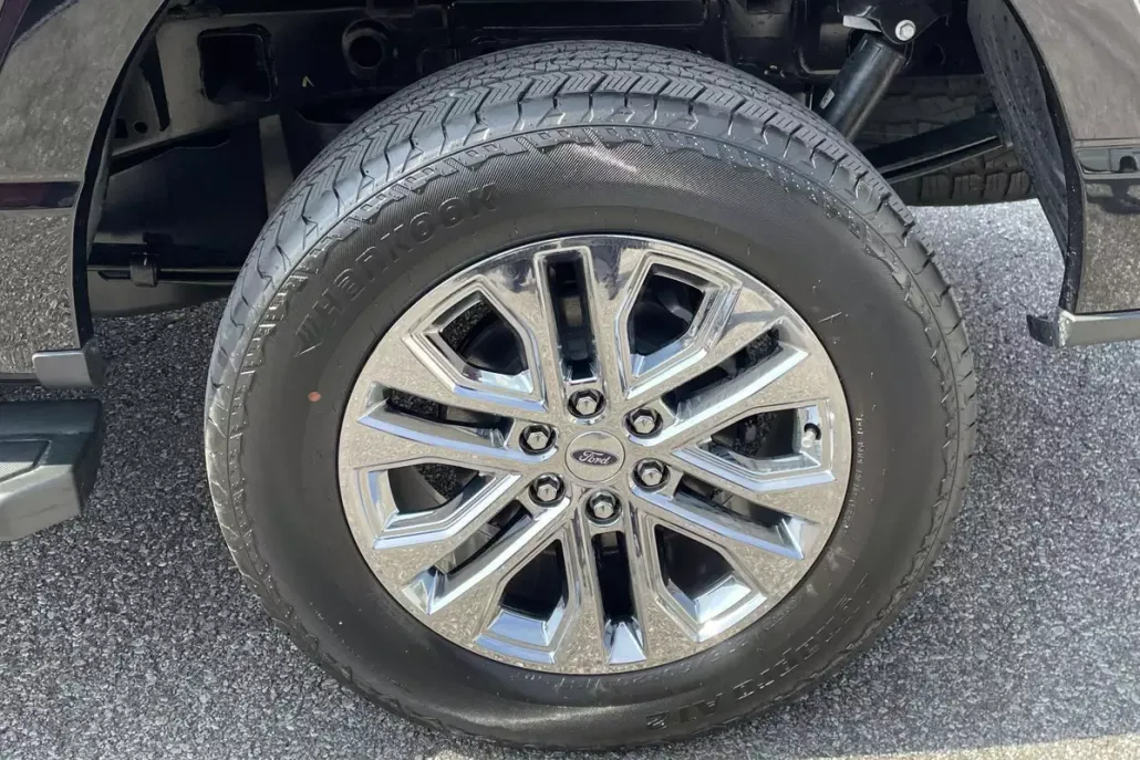2025 Ford F-150 Lariat photo 1