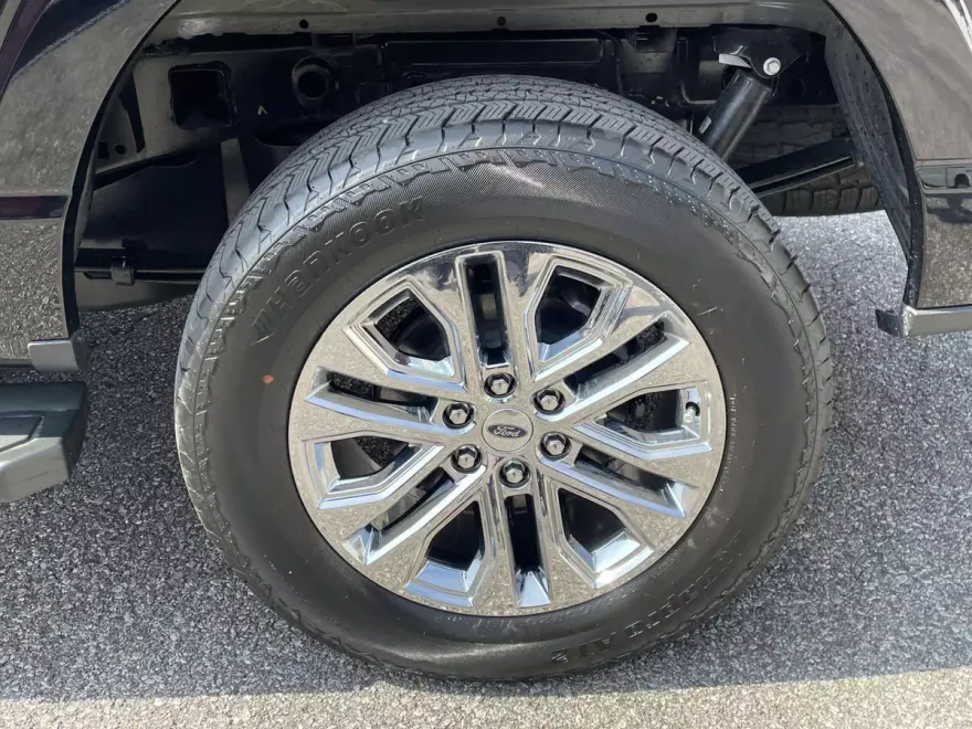 2025 Ford F-150 Lariat photo 1